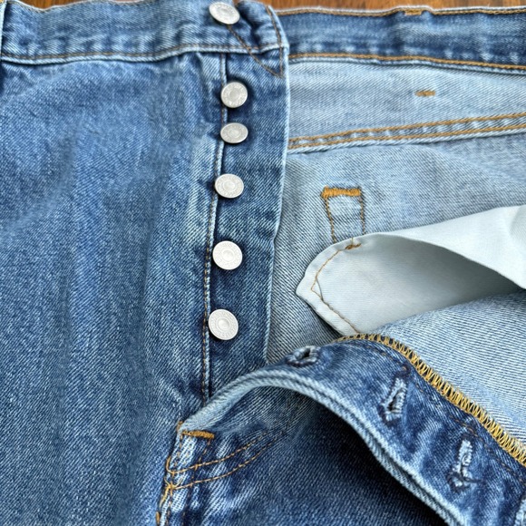 Levi's 501 Jeans‎ Mens 42x30 Light Wash Denim Button Fly Regular Fit - Picture 6 of 9
